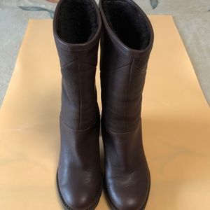 UGGS Brown Boots 6M Like New!